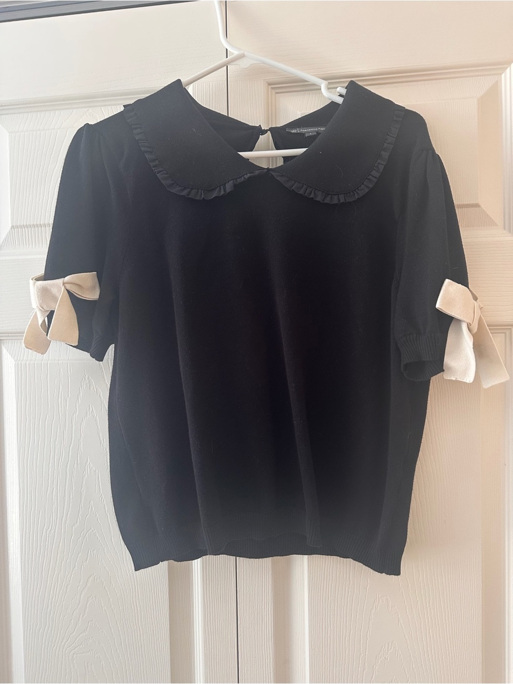 Adrianna Papell Black Short Sleeve Top with Cream Sleeve Bows
